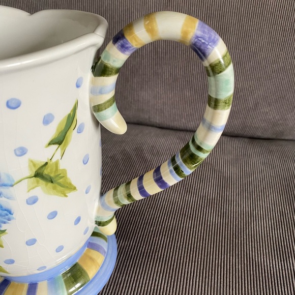 Hydrangea lover? Waverly hydrangea pitcher/vase. Ready for a hydrangea summer? - Picture 3 of 8